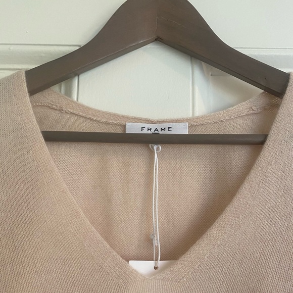 Frame 100% cashmere v-neck sweater, size XS - Picture 7 of 16